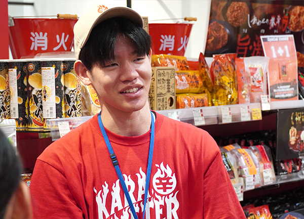 いざ味覚の冒険へ！旨辛のセレクトショップで「辛」体験！
